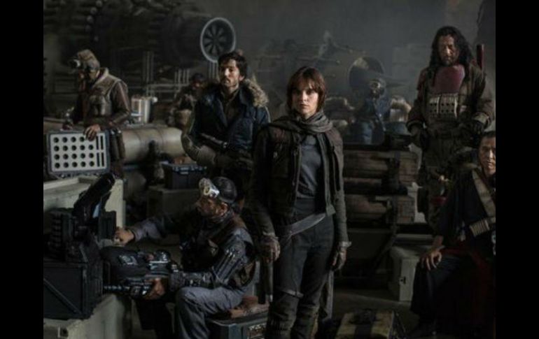 El filme evoca el destino de un hombre y una mujer que van en estado de hibernación hacia otro planeta. TWITTER / @RogueOneMovie