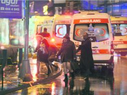 El agresor victimó a guardias de seguridad de la discoteca antes de entrar al centro nocturno y abrir fuego contra los asistentes. AFP /