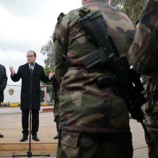 Francois Hollande visita a tropas francesas en Iraq