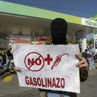 Militantes del PRD se movilizan en Oaxaca por alza a la gasolina