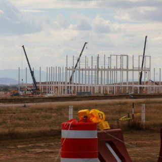 Retiro de inversión de Ford, otro golpe al peso