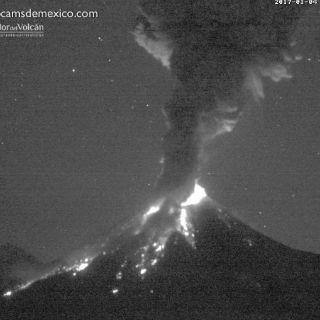 Volcán El Colima emite exhalación de dos kilómetros