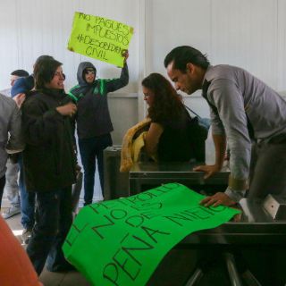 Por falta de transporte, ciudadanos toman Tren Ligero