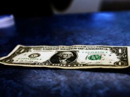 El dólar al mayoreo acabó en 21.52 pesos un nuevo récord histórico, tras repuntar 47 centavos con respecto al martes, informó Banxico. EL INFORMADOR / ARCHIVO