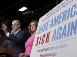 Schumer y Pelosi, líderes demócratas en el Senado y en la Cámara de Representantes, dan una conferencia tras la reunión con Obama. EFE / M. Reynolds