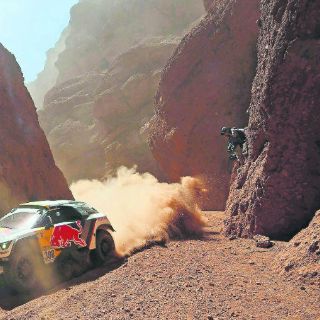 Peugeot domina el podio en la tercera etapa