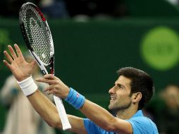 El tenista serbio, número dos en el ránking de la ATP, sigue con paso firma para defender su corona en Doha. AFP / K. Jaafar