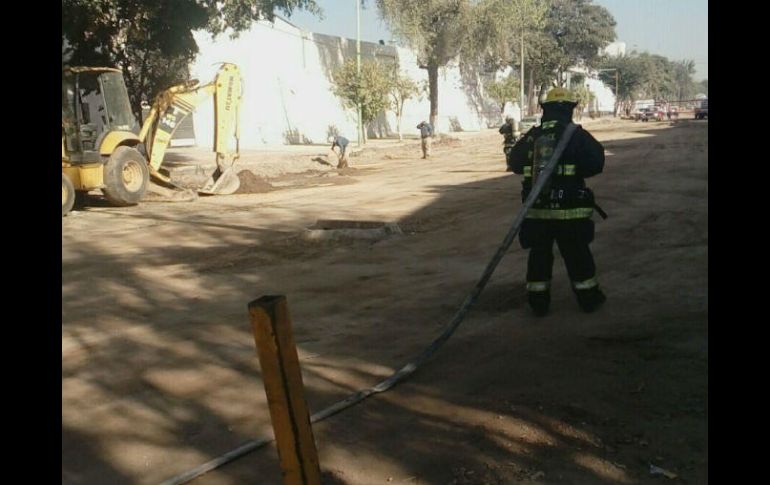 La fuga se debió a la perforación de un ducto de gas natural de la empresa Maxigas. ESPECIAL / PC y Bomberos Guadalajara