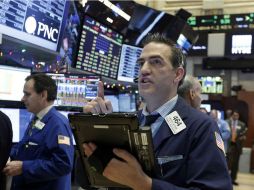 Los operadores en el parqué neoyorquino protagonizaron una sesión volátil de alzas y retrocesos. AP / ARCHIVO