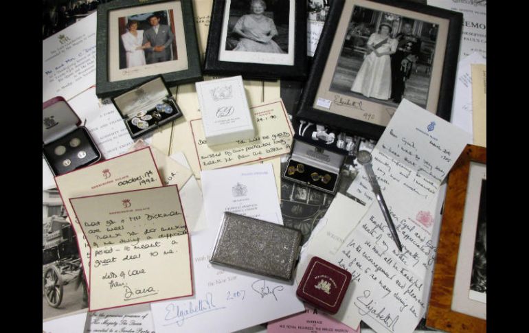 Uno de los lotes de más éxito, que se adjudicó por tres mil 925 dólares. EFE /