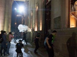 El titular de Seguridad Pública indica que cuatro periodistas resultaron con lesiones que no ponen en riesgo su salud. AFP / J. Aguilar