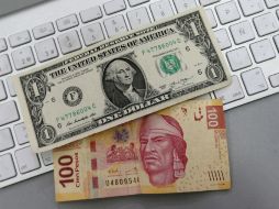 El Banco de México estima que el tipo de cambio se cotizará en un rango de 21.23 y 21.32 pesos por dólar. NTX / ARCHIVO