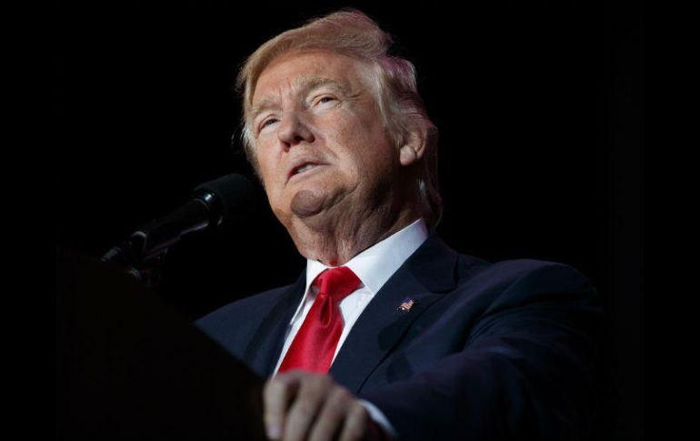 Trump amenazó con aranceles a la japonesa Toyota por fabricar autos en México y exportarlos a EU. AP / E. Vucci