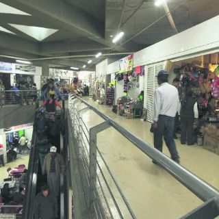 Mantenimiento del Corona, una duda entre comerciantes