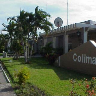 Aeropuerto de Colima reanuda actividades tras retiro de ceniza