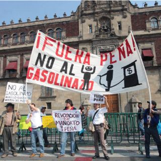 Solalinde encabeza mitin contra el gasolinazo en el Zócalo