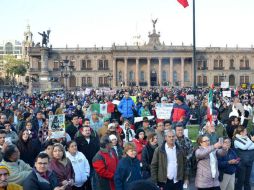 Los ciudadanos se manifestaron con gritos de 'no a la violencia'. SUN / ESPECIAL