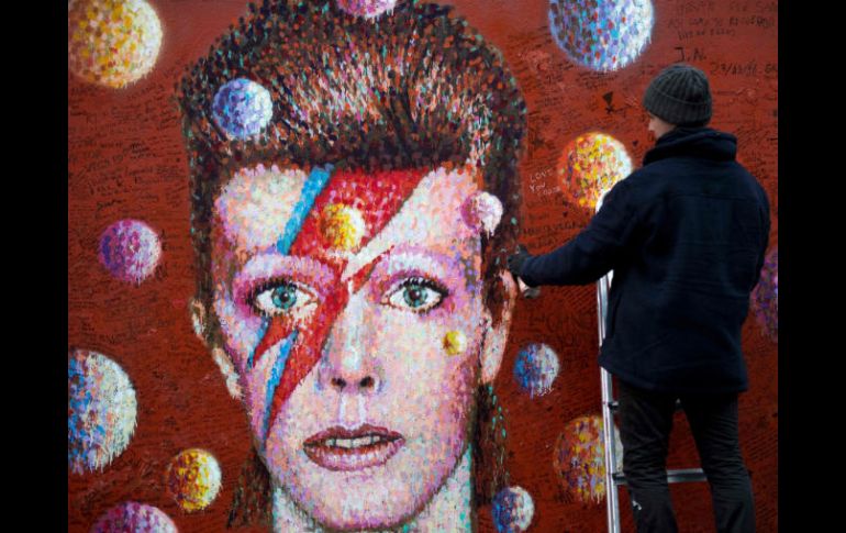Hoy hace justo un año, al cumplir los 69, Bowie sacó su vigésimo quinto y último álbum de estudio, 'Blackstar'. AFP / ARCHIVO