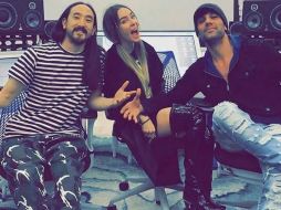 En la imagen se ve a Belinda, Steve Aoki y Criss Angel sentados en un estudio de producción. INSTAGRAM / belindaperegrin