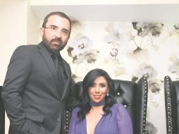 Amor. Vicente y Kary posan durante la entrevista; aclaran rumores. ESPECIAL / J. Soltero