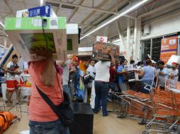 En días recientes se registraron saqueos que afectaron tiendas departamentales y otros negocios. SUN / ARCHIVO