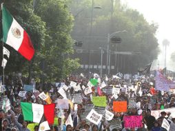 Representantes de organizaciones tomaron la palabra en el micrófono y se trasladaron a la Plaza de la Constitución. EFE / M. Guzmán