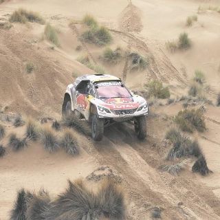 Peterhansel se mantiene