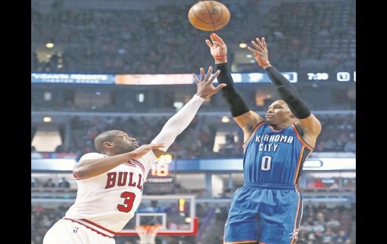 Russell Westbrook (#0) tuvo una buena actuación con el Thunder de Oklahoma City con una cosecha de 21 puntos ayer. AP / C. Rex