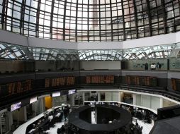 El peso inicia la sesión con una depreciación de 0.68% o 14.5 centavos, en alrededor de 21.52 pesos por dólar. EFE / ARCHIVO