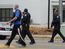 La institución agregó que la calle en la que se encuentra la oficina bancaria ''está cortada'' y se pide evitar el área. AP / B. Flannagan