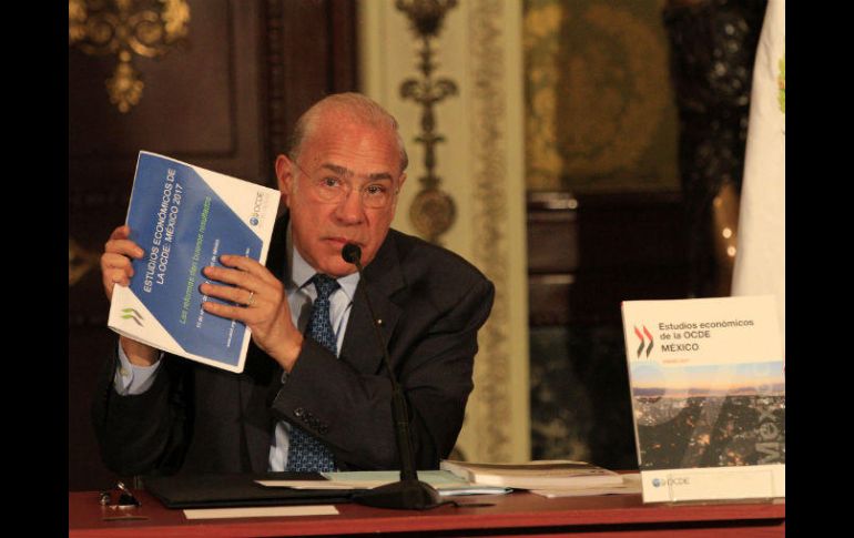 El secretario general, José Ángel Gurría, durante la presentación del informe bianual de la OCDE. NTX / J. Lira