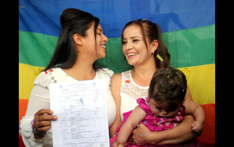 Se reconocen las uniones civiles de personas lesbianas, gays, bisexuales, transgénero, transexuales, travestis, e intersexuales. EL INFORMADOR / ARCHIVO