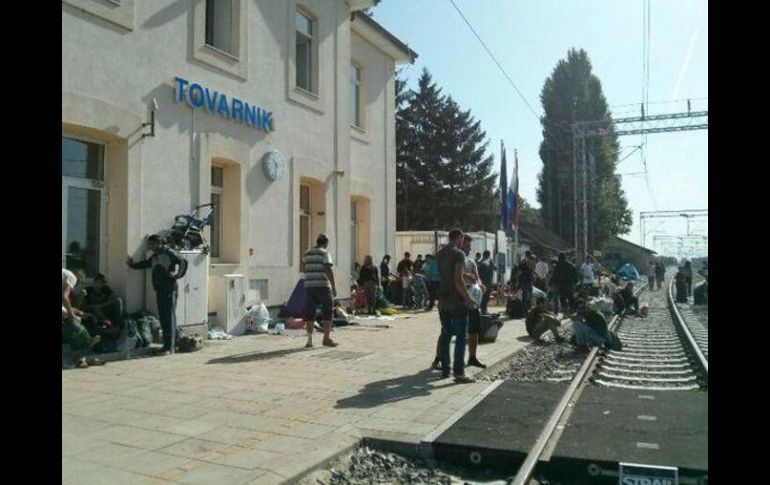 Medios de prensa locales dijeron que el tráfico de trenes en el norte de Serbia hacia la vecina Hungría fue suspendido. TWITTER / @Orteg