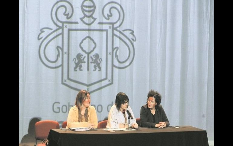 Anuncio. Susana Chávez Brandon (al centro), directora de Cultura Guadalajara dio las recomendaciones a los artistas. EL INFORMADOR / M. Vargas