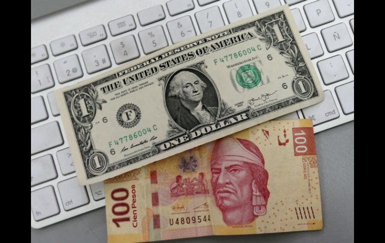 Banco Base estima que para este jueves el tipo de cambio oscile entre 21.65 y 21.90 pesos por dólar. NTX / ARCHIVO