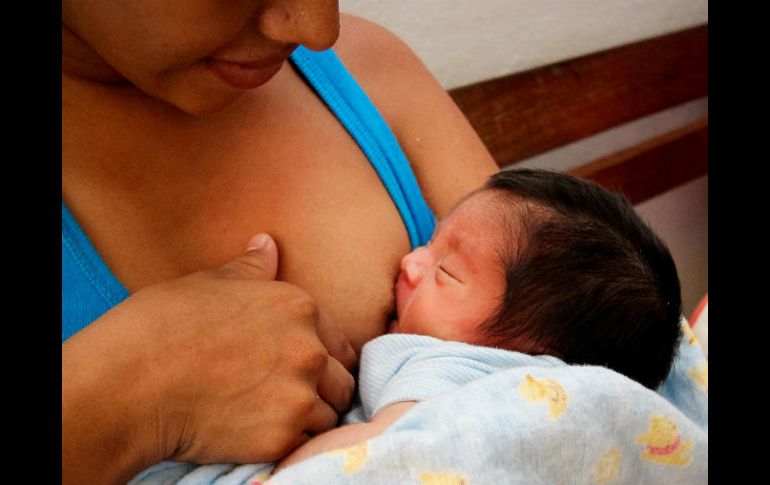 La lactancia materna se relaciona con la disminución de sobrepeso, obesidad mórbida y otras enfermedade. NTX / ARCHIVO