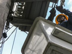 Una cuadrilla de la CFE atendió la emergencia en cuanto se tuvo el reporte. EL INFORMADOR / ARCHIVO