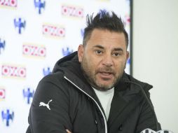 'Si perdemos ante Chivas no repercute tanto como si no ganamos nuestro clásico', dice el argentino. MEXSPORT / ARCHIVO