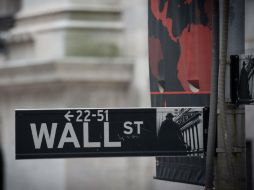 Casi todos los sectores en Wall Street cerraron al alza, entre los que destacaron el de telecomunicaciones. AFP / ARCHIVO