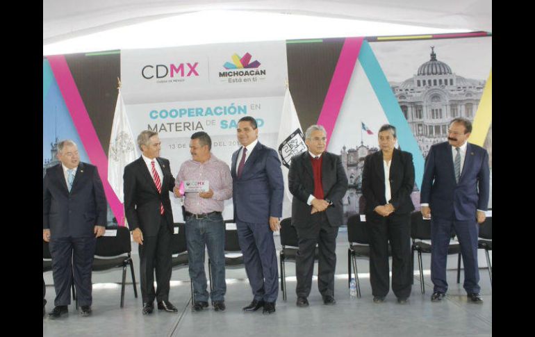 El Hermanamiento y Coordinación de Acciones para el Desarrollo de una Agenda Común entre la Capital y Michoacán, propone 25 acciones. TWITTER /  ‏@ManceraMiguelMX