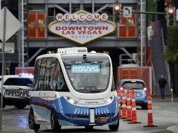 El minibús en forma de óvalo transportó hasta a 12 pasajeros gratuitamente a lo largo de un tramo corto. AP / J. Locher