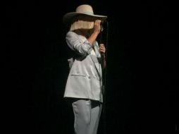 La cantante australiana Sia, nominada recientemente a tres premios Grammy, presentó el lyric video de 'Move your body (single mix)'. TWITTER / @Sia