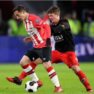 Guardado pone asistencia en victoria del PSV
