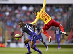 Acción del partido entre Querétaro y Morelia en el estadio La Corregidora. MEXSPORT / I. Ortiz