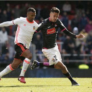 Valencia recupera la sonrisa ante el Espanyol de Diego Reyes