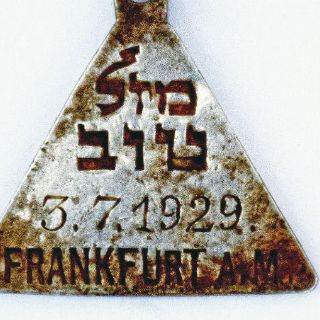 Hallan colgante que al parecer perteneció a Ana Frank