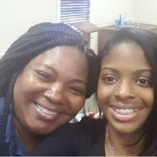 Joven secuestrada de bebé se reúne con padres, tras 18 años