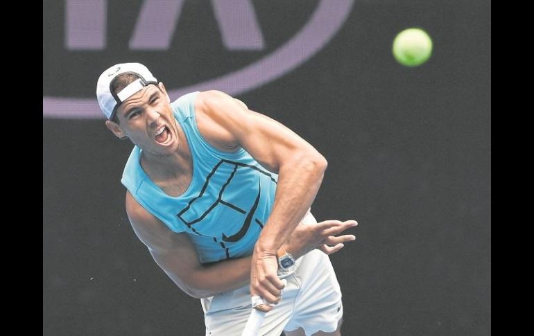 Rafael Nadal. El español realiza una sesión de práctica previo a su debut en el Abierto de Australia. AFP / W. West