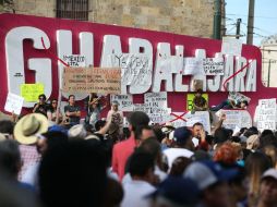 Los tapatíos volvieron a manifestarse ayer por los aumentos en las gasolinas. EL INFORMADOR / R. Tamayo