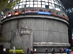 En la BMV se opera un volumen de 659.0 millones de títulos, por un importe económico de 15 mil 240.2 millones pesos. AFP / ARCHIVO